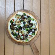 Grilled veggie pizza